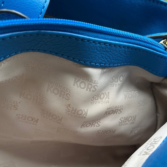 Michael Kors Blue Shoulder Bag with Gold Hardware - Picture 7 of 10